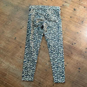 Victoria’s Secret cheetah print L loungewear cozy leggings thumbnail 3