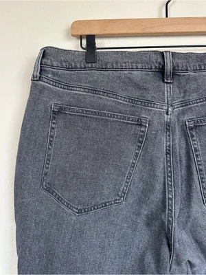 Abercrombie & Fitch The Slim Straight Ultra High Rise Jeans thumbnail 8