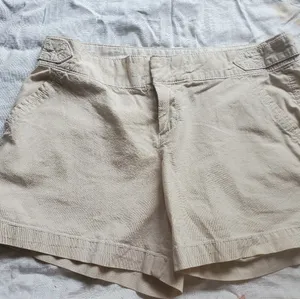 Old Navy Beige Casual Bermuda Shorts Size 6 thumbnail 1