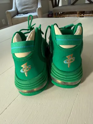 Nike Air Tennis Shoes size 6 youth thumbnail 4