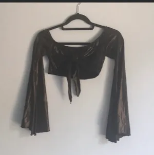 Leg Avenue Sexy Pleather Bell Sleeved Crop Top thumbnail 2