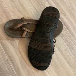 Vionic Bronze Julie‎ II Leather Flower Thong Orthotic Sandals Womens 5 Flawed thumbnail 4