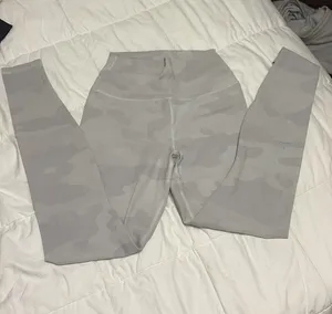Alo Yoga Leggings thumbnail 1