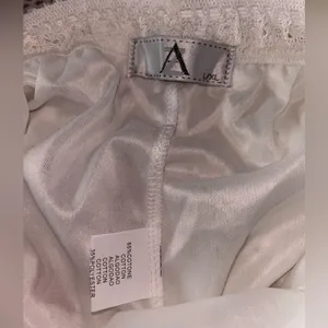 Women's White Crochet Pants Size L thumbnail 8