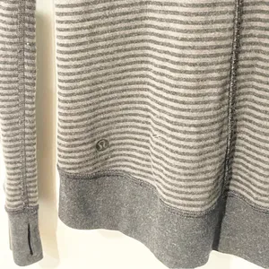 LULULEMON Gray Striped Reversible Funnel‎ Neck IN A CINCH Sweatshirt thumbnail 3