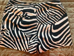 Trina Turk x INC Zebra Print Stretch Shorts Pink Trim Women’s Size 8 thumbnail 4