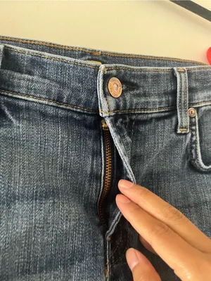 7 For All Mankind Relaxed Roll Denim Shorts 28 Medium Wash Casual Minimalist thumbnail 4