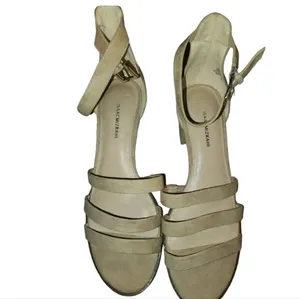 NWOT Isaac Mizrahi Suede Triple Strap Sandal Size 9M thumbnail 2