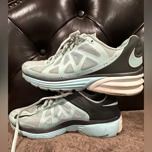 Nike Women's Mint Green Athletic Shoes thumbnail 3