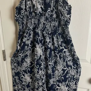 Larsyn & Lily Floral Navy Jumpsuit size X-Large thumbnail 8