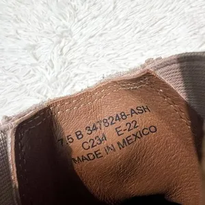 Frye‎ Carly Zip Chelsea Flat Boots Booties Ash Beige Suede Size 7.5 thumbnail 5