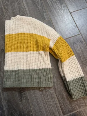 Moon & Madison Cropped Waffle-Knit Crewneck Sweater in Cream Mustard Olive small thumbnail 4