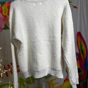 Universal Threads S131. white fuzzy sweater Size M thumbnail 4