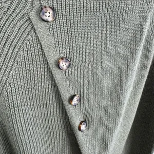 Abercrombie Fitch Women Green Ribbed Knit Button Detail Long Sleeve Sweater‎ M thumbnail 3