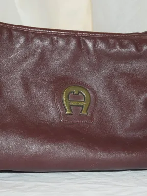 Vintage Aigner-Signature Burgundy Shoulder Bag thumbnail 2