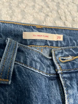 Levi’s Dark Wash 70s Flare Jeans High-Rise 29 thumbnail 3