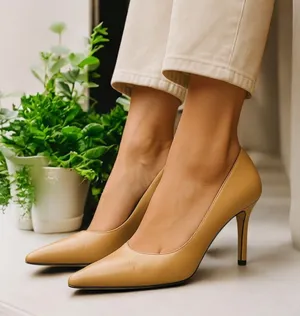 Stuart Weitzman luxury cute classic tan heels! thumbnail 1
