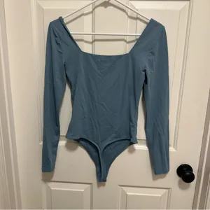 Aritzia Babaton Contour Square Neck Bodysuit Size Medium thumbnail 2