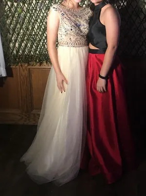 Cream prom dress. Size 0 thumbnail 3