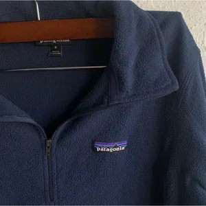 PATAGONIA medium navy blue sweater thumbnail 2
