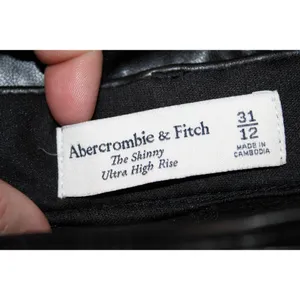 Womens Abercrombie & Fitch Skinny Ultra High Rise Black Vegan Pants Size 31 / 12 thumbnail 3