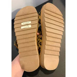 Koolaburra by UGG 10 Furr-Ah Slide Sandals Slippers Cheetah Faux Fur Buckle thumbnail 2