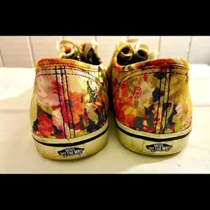 Vans Women TB9C Lace Up Low Top Canvas Floral Pattern Skate Shoe WSZ 6.0. thumbnail 6