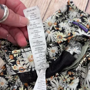 Patagonia Womens Baggies Shorts Floral Daisy Print Black White Small thumbnail 5