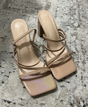 Tan heels 3.5 in Size 8.5 thumbnail 1