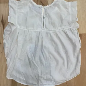 Abercrombie and Fitch Sz S White embroidered blouse with ruffle trim thumbnail 3