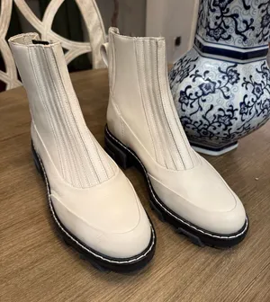 rag & bone Cream Leather Chelsea Lug Booties Sz 39 thumbnail 1