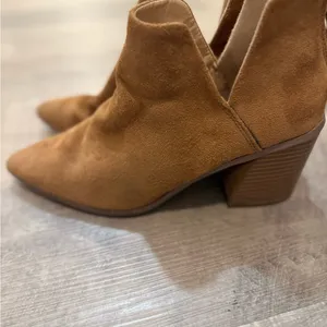 Women's Tan Suede Ankle Boots‎ Size 8 thumbnail 3