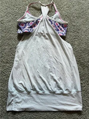 Lululemon Tank Top Womens Size 6 Built In Bra Light Gray Athleisure Athletic thumbnail 4