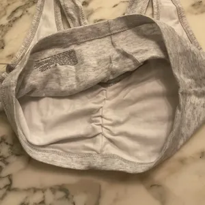NWT Grey V-Neck Ruched Racerback Sports Bra Medium Athletic Stretch Yoga Gym thumbnail 5