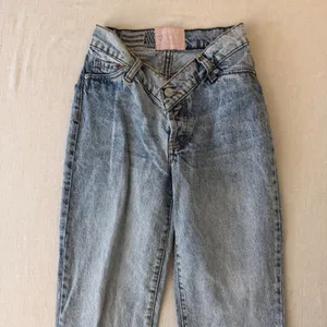 Revice Denim Jeans Womens‎ 24 Light Wash Blue Crossover Waist Straight Leg thumbnail 2