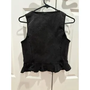 Women’s Black Denim Studded Vest Size Small Wild Fable Ruffle Hem Sleeveless Top thumbnail 4