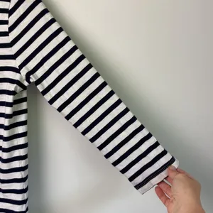 J. Crew| Navy/White Striped Top sz Small thumbnail 4