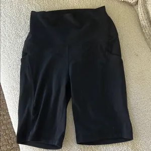 CRZ YOGA Biker Shorts 8 Inches - High Waisted Side Pockets, Black, Size XS, NWT thumbnail 1