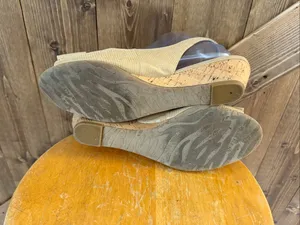 Anne Klein iFlex Women’s Size 8.5 M Beige Slingback Wedge Sandals Bow Peep Toe thumbnail 6