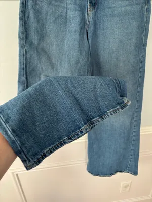 Old Navy Extra High-Rise Super Wide-Leg Jeans Sz 10 Medium Blue Wash Boho thumbnail 4