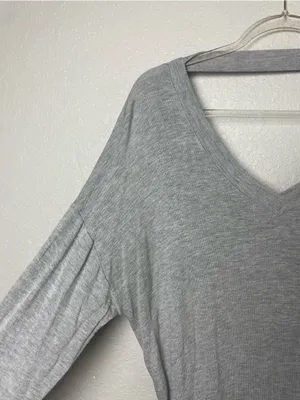Le Lis Heather Gray V-Neck Open Criss Cross Back Long Sleeve Top Size M thumbnail 2
