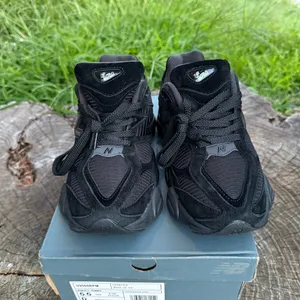New Balance 9060 women sneakers shoes size 5.5 thumbnail 2