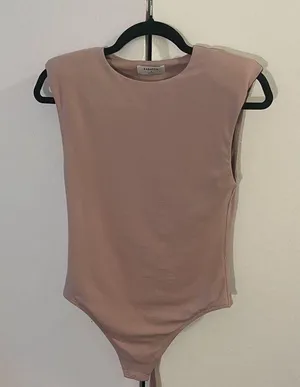 Aritzia babaton sculpted bodysuit with shoulder pads. thumbnail 5
