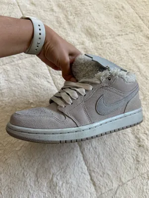 Nike Air Jordan 1 Low SE Sherpa Fleece Grey Suede Sneakers Womens Size 5.5 Cozy thumbnail 4