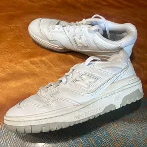 New Balance 550 White Sneakers size 7 men’s 8.5 women’s thumbnail 1
