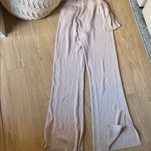 ALO Yoga Ribbed Lounge Pants in Soft Beige thumbnail 3