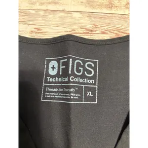 FIGS Technical Collection Scrub Top Size XL Black Healthcare thumbnail 3