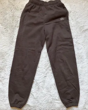 Alo Yoga Sweatpants Accolade Espresso thumbnail 1