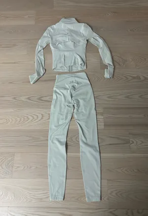Cream Lululemon jacket and leggings set  thumbnail 4