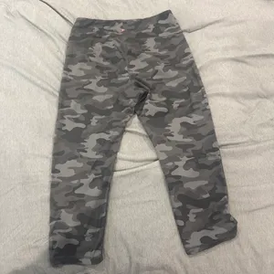 Gray & black camo leggings Size L thumbnail 2
